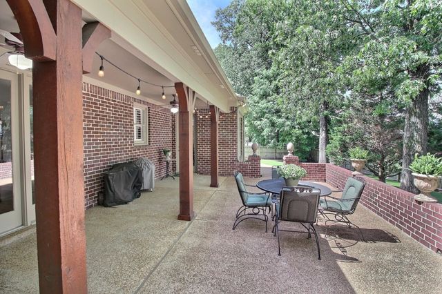 1049 E OLD HEARTHSTONE CIR, Collierville, TN 38017