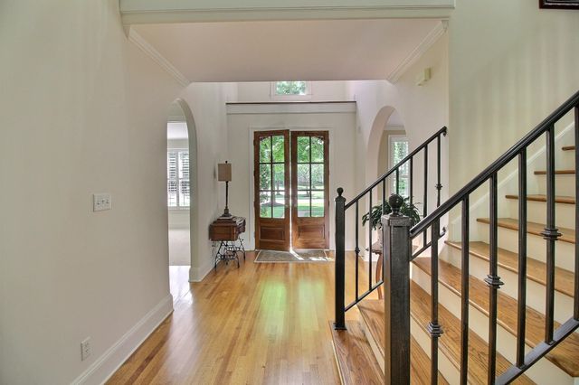 1049 E OLD HEARTHSTONE CIR, Collierville, TN 38017