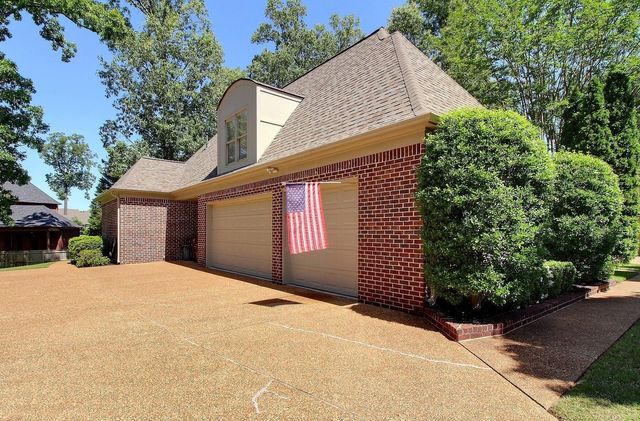 1049 E OLD HEARTHSTONE CIR, Collierville, TN 38017