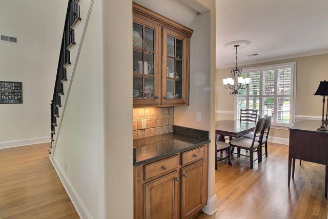 1049 E OLD HEARTHSTONE CIR, Collierville, TN 38017