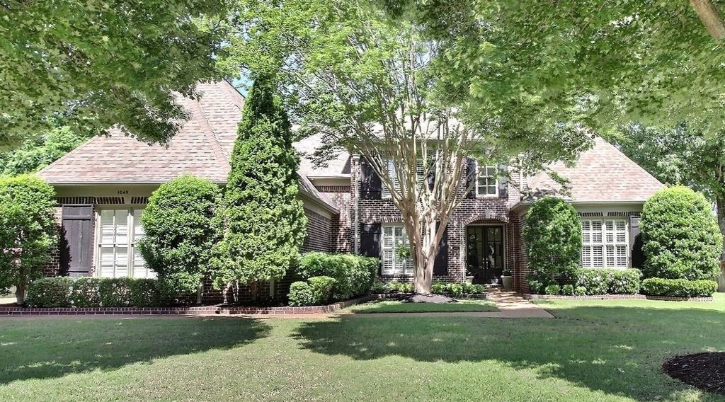 1049 E OLD HEARTHSTONE CIR, Collierville, TN 38017