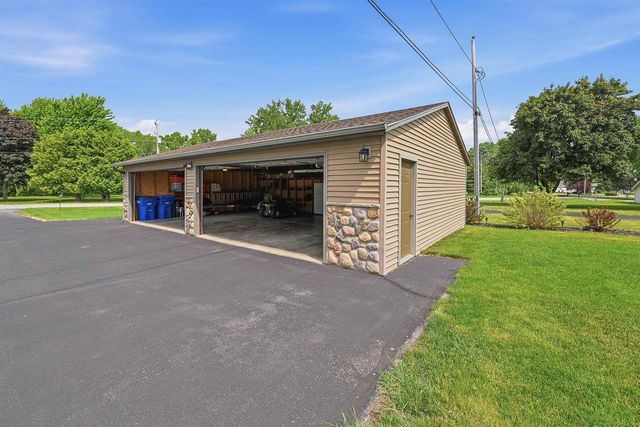 6322 BLACK WOLF POINT ROAD, Oshkosh, WI 54902