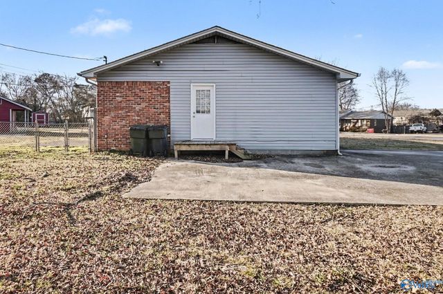 201 Larkwood Drive SW, Decatur, AL 35601