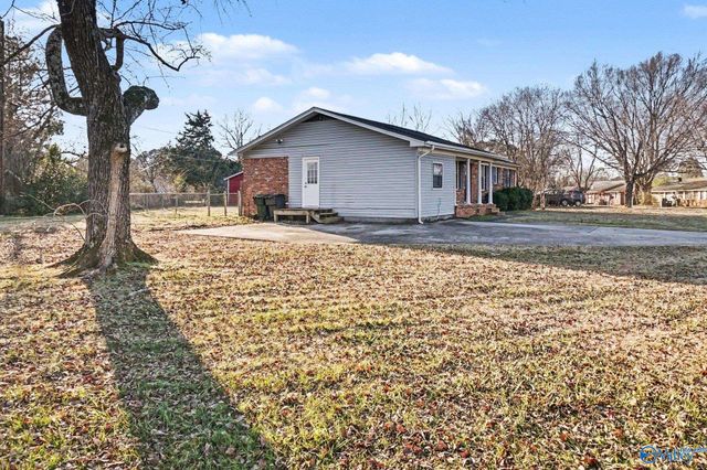 201 Larkwood Drive SW, Decatur, AL 35601