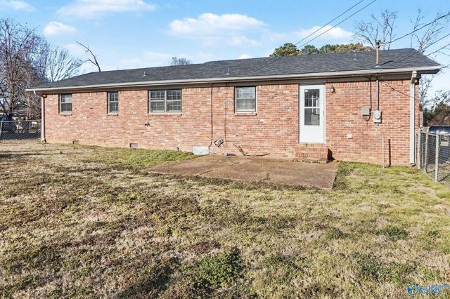 201 Larkwood Drive SW, Decatur, AL 35601