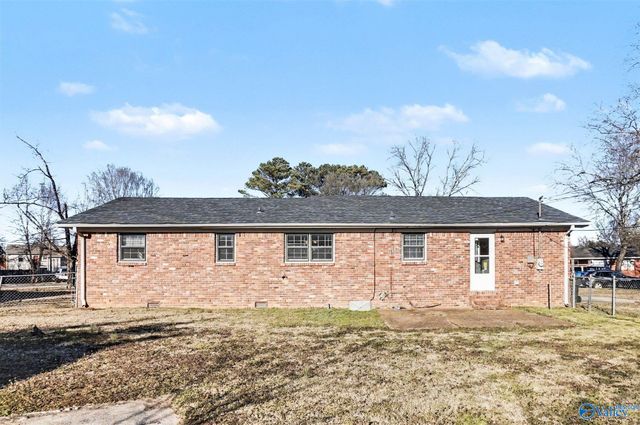 201 Larkwood Drive SW, Decatur, AL 35601