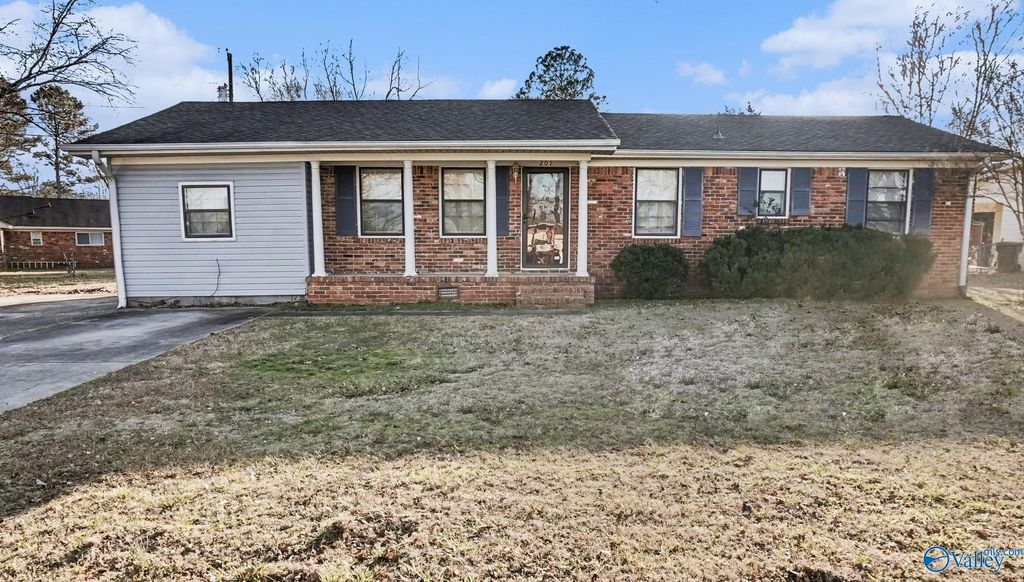 201 Larkwood Drive SW, Decatur, AL 35601