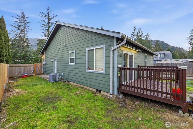 6232 Azure Way, Maple Falls, WA 98266