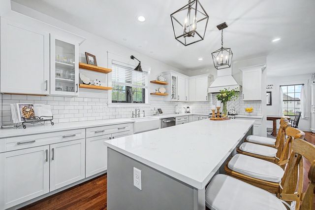 3 Conway Ln, Foxboro, MA 02035