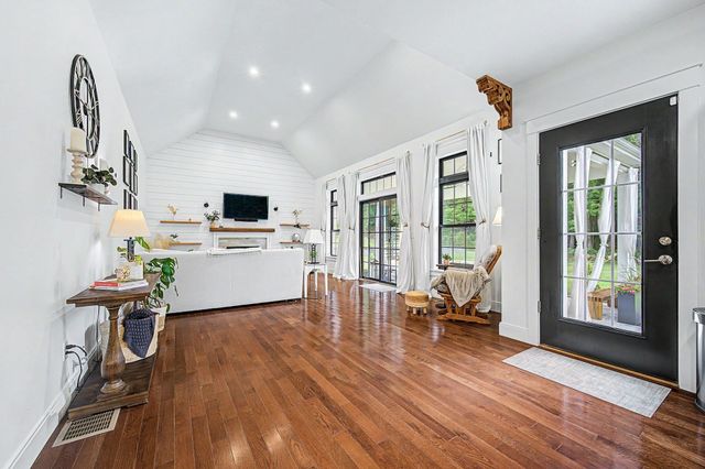 3 Conway Ln, Foxboro, MA 02035