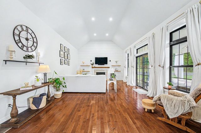 3 Conway Ln, Foxboro, MA 02035