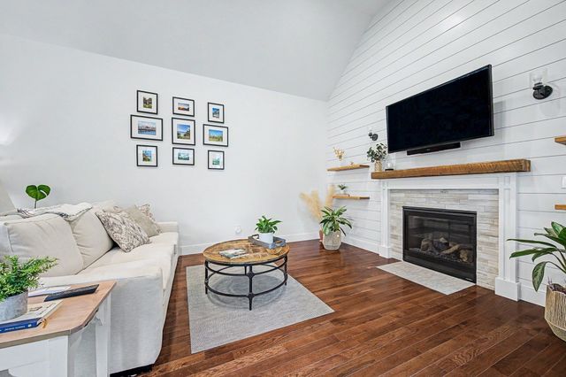 3 Conway Ln, Foxboro, MA 02035