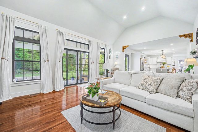 3 Conway Ln, Foxboro, MA 02035