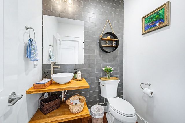 3 Conway Ln, Foxboro, MA 02035