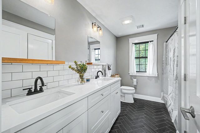 3 Conway Ln, Foxboro, MA 02035