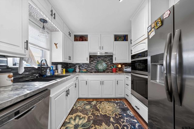 815 Circle Dr, Jacksonville, TX 75766