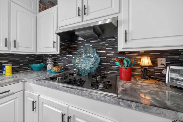 815 Circle Dr, Jacksonville, TX 75766