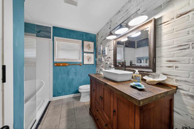 815 Circle Dr, Jacksonville, TX 75766