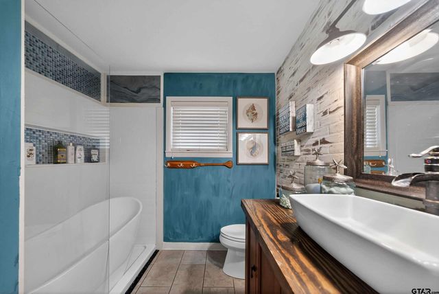 815 Circle Dr, Jacksonville, TX 75766