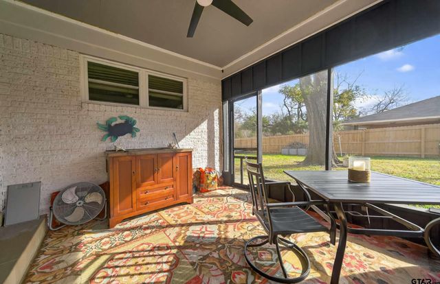 815 Circle Dr, Jacksonville, TX 75766