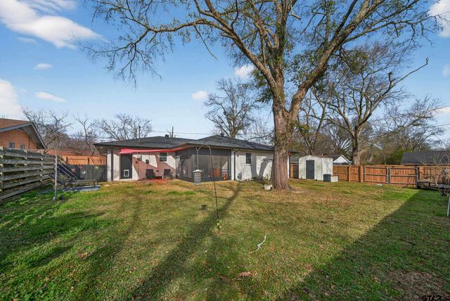 815 Circle Dr, Jacksonville, TX 75766