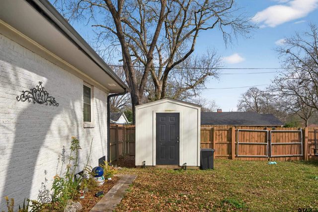 815 Circle Dr, Jacksonville, TX 75766