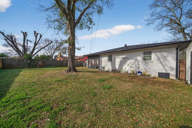 815 Circle Dr, Jacksonville, TX 75766