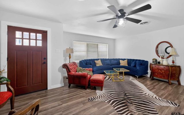 815 Circle Dr, Jacksonville, TX 75766