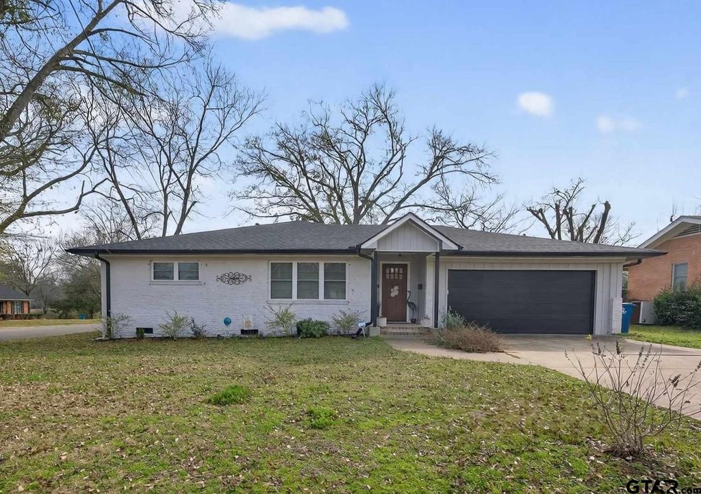 815 Circle Dr, Jacksonville, TX 75766