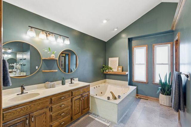 236 S Forestview Ct, Wichita, KS 67205