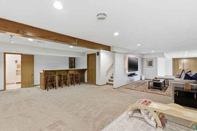 236 S Forestview Ct, Wichita, KS 67205