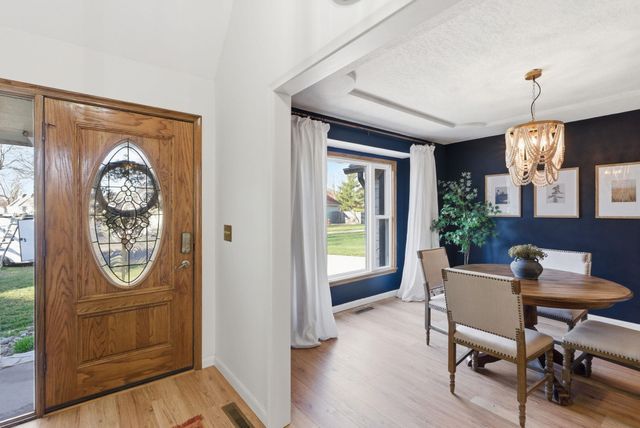 236 S Forestview Ct, Wichita, KS 67205