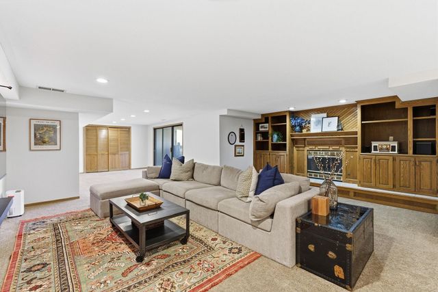 236 S Forestview Ct, Wichita, KS 67205