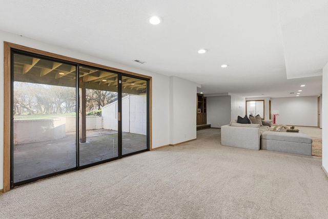 236 S Forestview Ct, Wichita, KS 67205