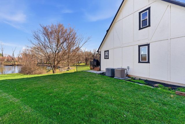 236 S Forestview Ct, Wichita, KS 67205