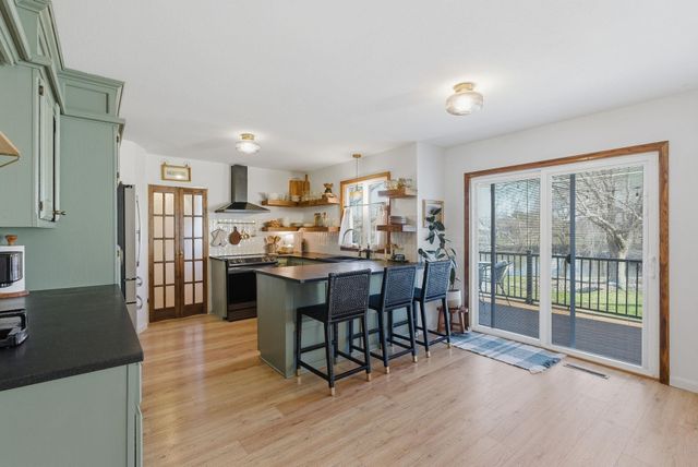 236 S Forestview Ct, Wichita, KS 67205