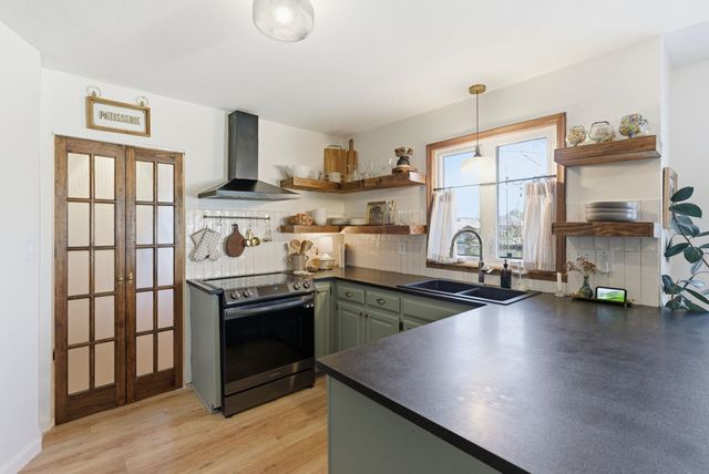 236 S Forestview Ct, Wichita, KS 67205