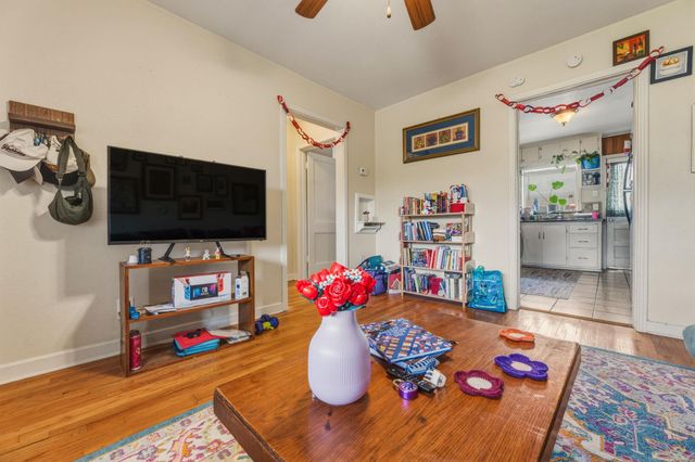 301 E 34th ST 107, Austin, TX 78705