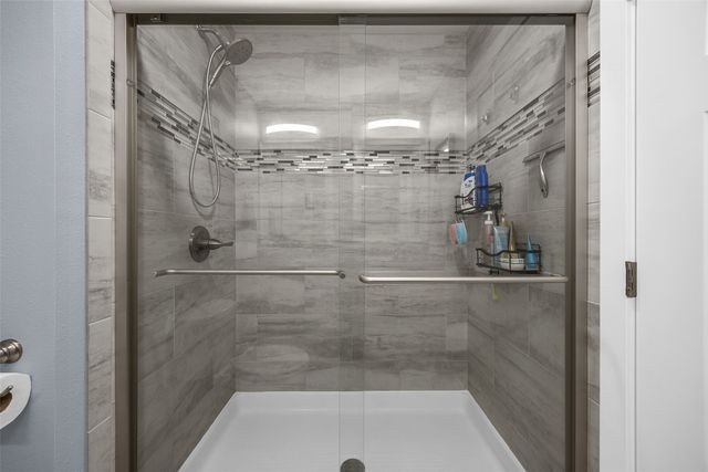 699 Waveland Dr, Marion, IA 52302