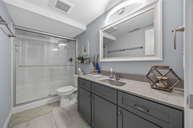 699 Waveland Dr, Marion, IA 52302