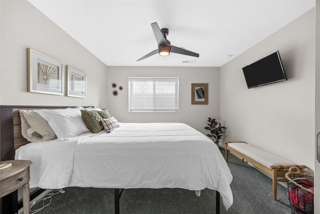 699 Waveland Dr, Marion, IA 52302