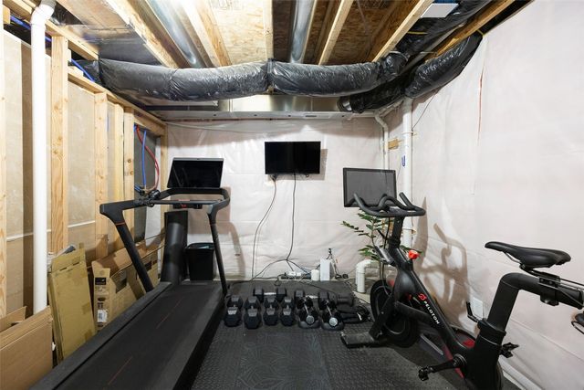 699 Waveland Dr, Marion, IA 52302