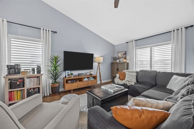 699 Waveland Dr, Marion, IA 52302