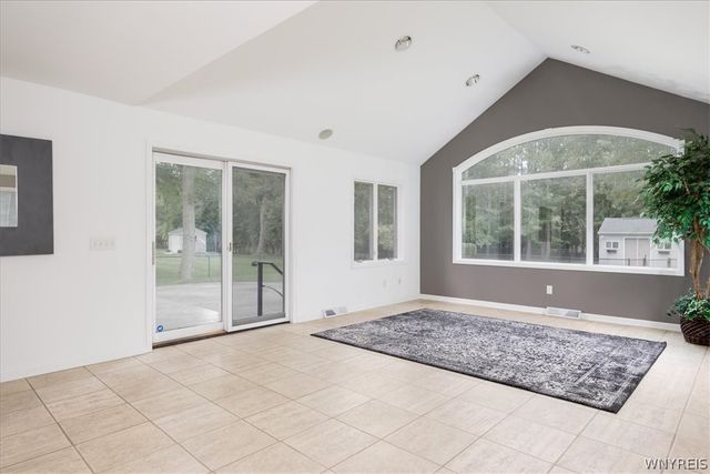 43 East Pinelake Drive, Amherst, NY 14221