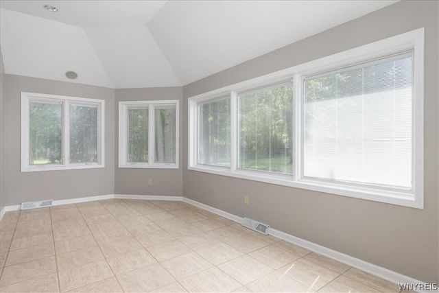 43 East Pinelake Drive, Amherst, NY 14221