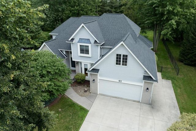 43 East Pinelake Drive, Amherst, NY 14221