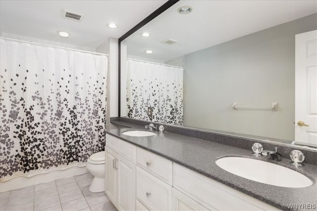 43 East Pinelake Drive, Amherst, NY 14221