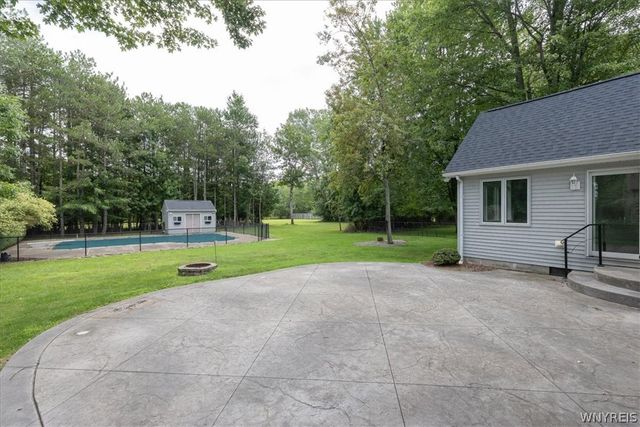 43 East Pinelake Drive, Amherst, NY 14221