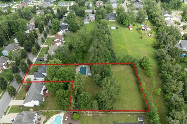 43 East Pinelake Drive, Amherst, NY 14221