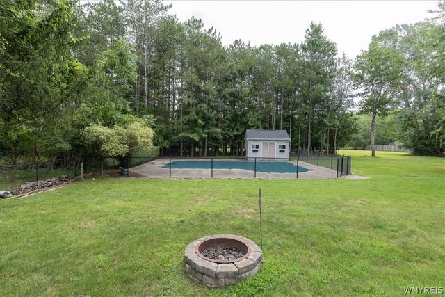 43 East Pinelake Drive, Amherst, NY 14221